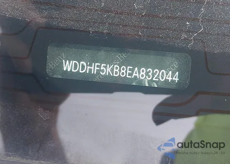 2014 Mercedes-Benz E 350 z USA, uszkodzony, nr VIN WDDHF5KB8EA832044